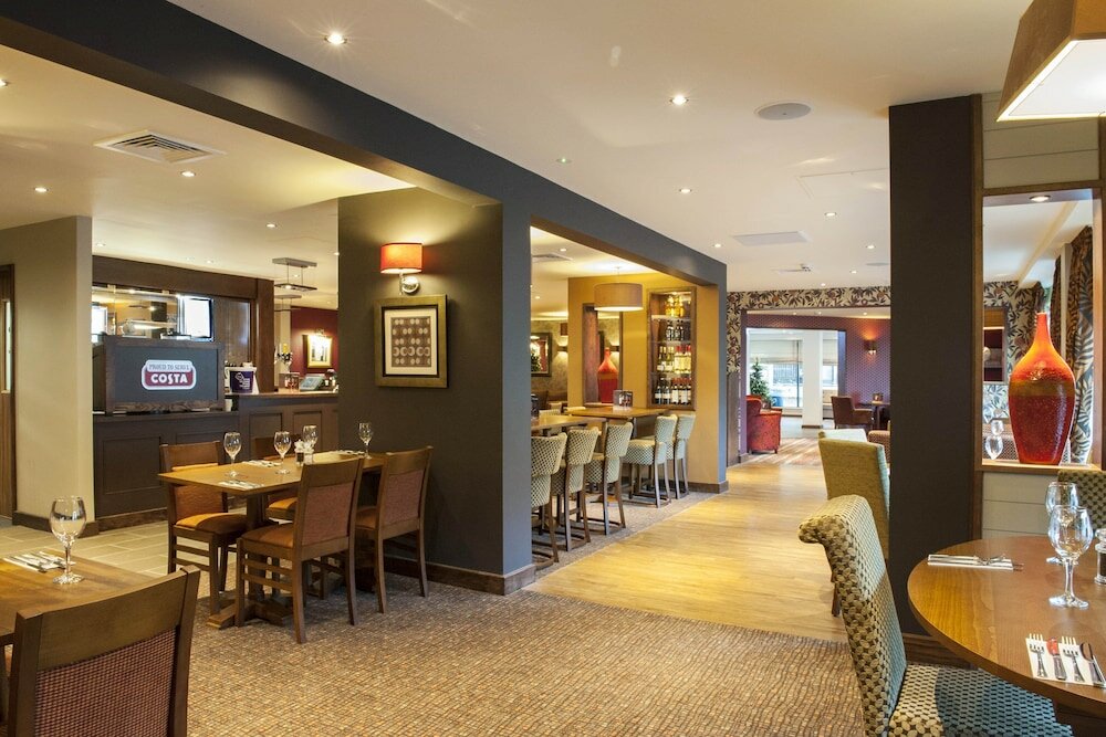 Фото Premier Inn Bath City Centre