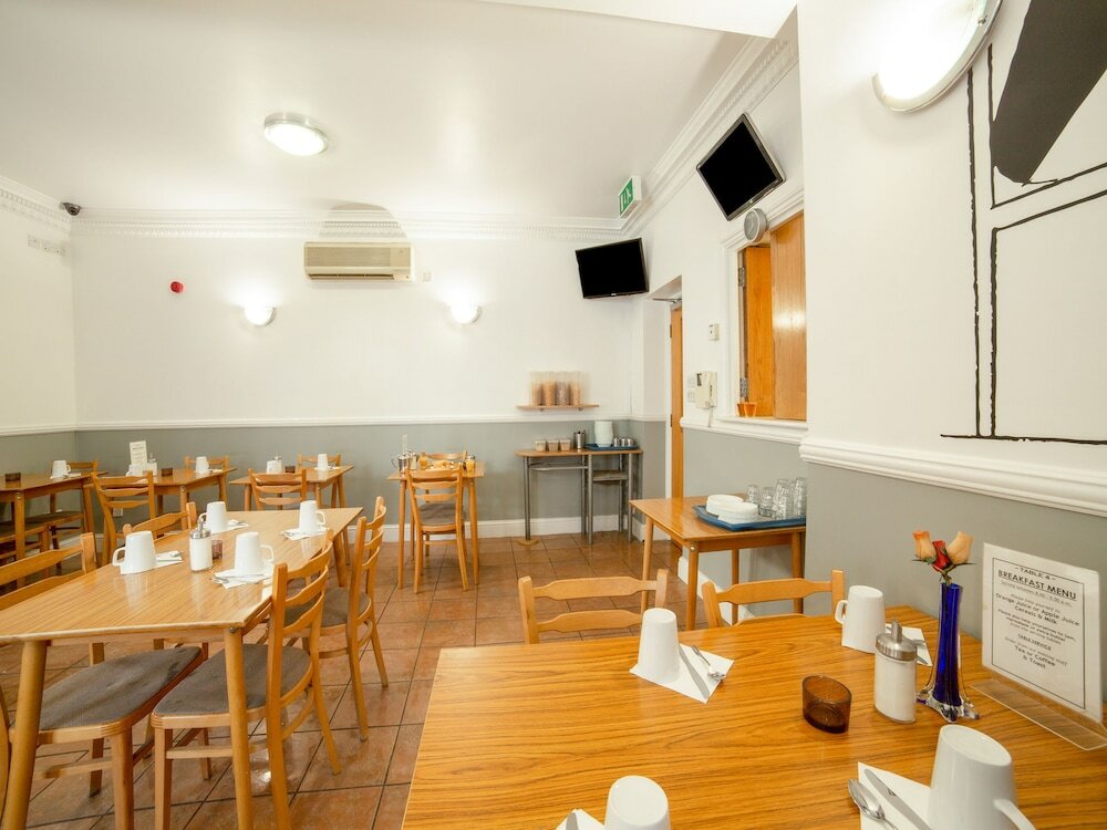 Фото Oyo Townhouse New England Victoria