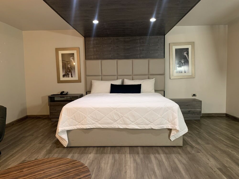 Фото Hotel Fiesta Tijuana