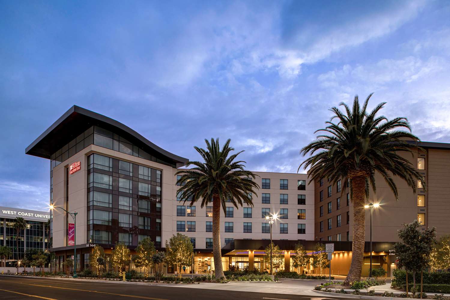 Фото Home2Suites by Hilton Anaheim Resort