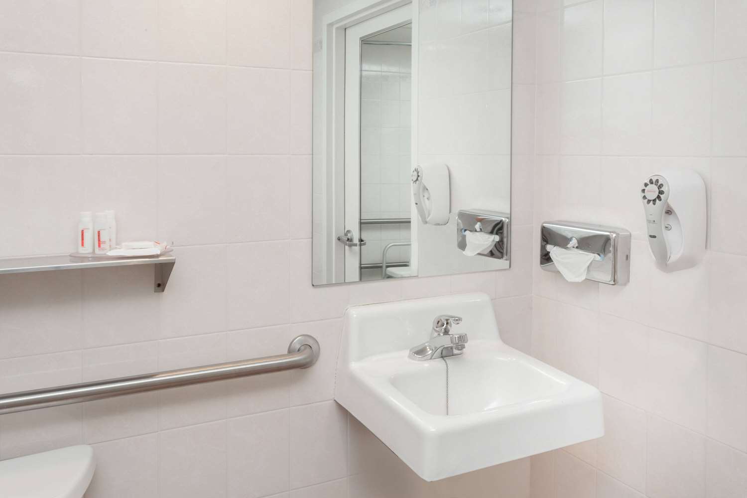 Фото Ramada Hotel & Conference Center by Wyndham Hammond