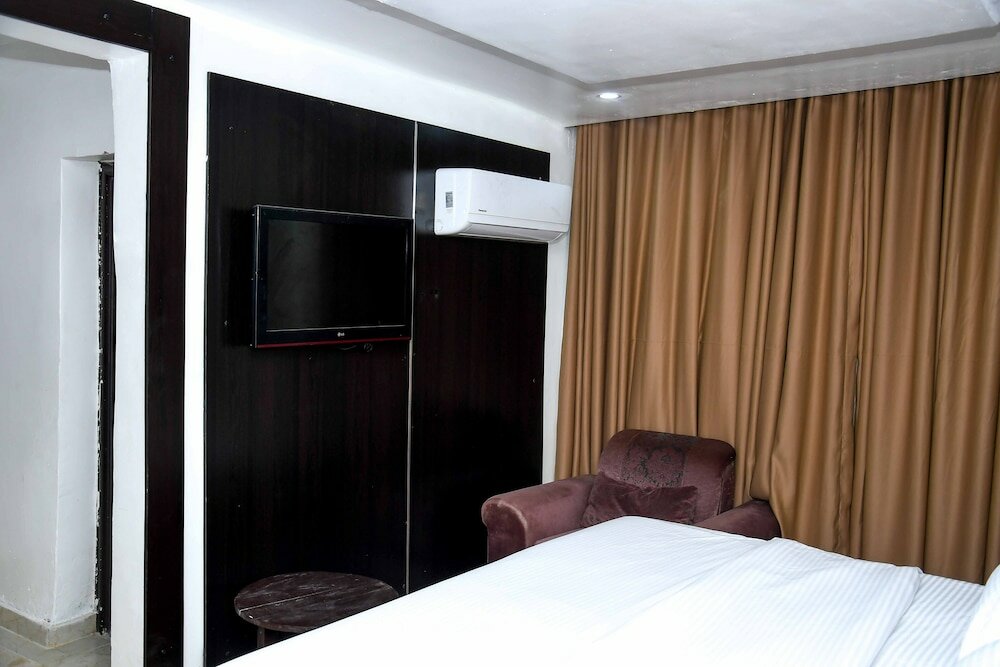 Фото Bluenest Hotel