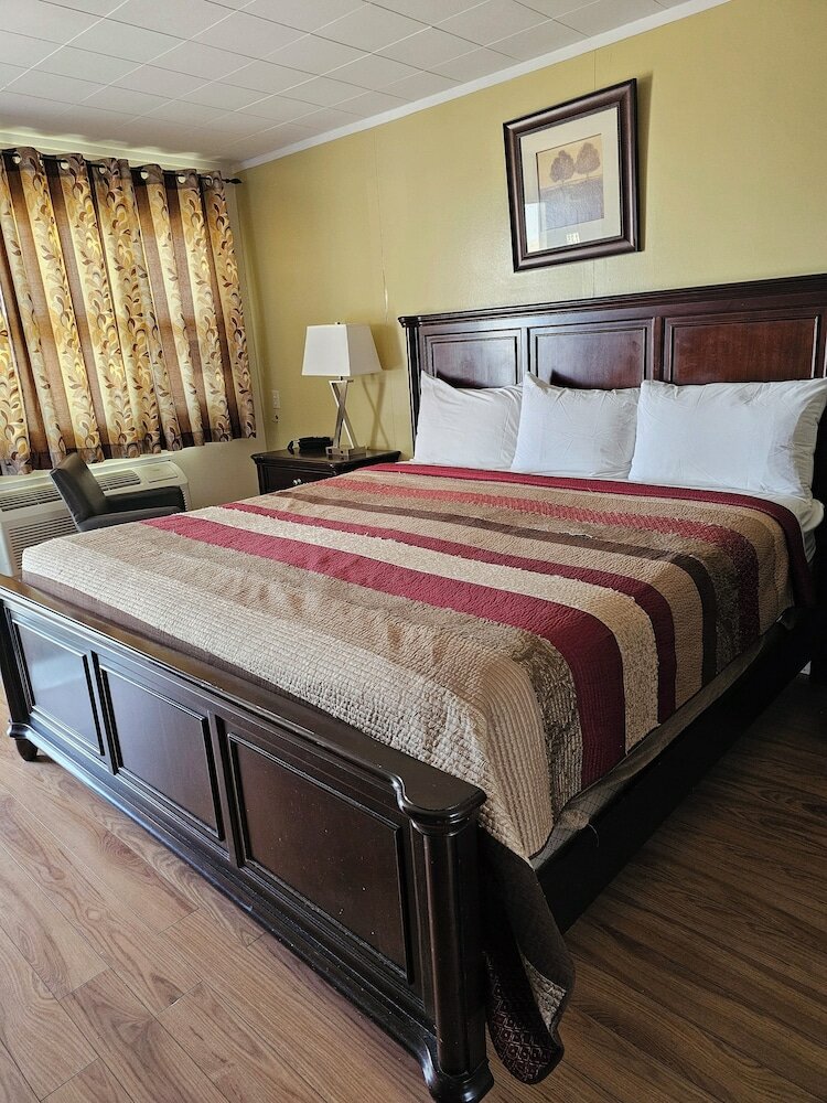 Фото Parkway Motel & European Lodges