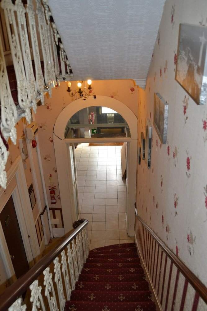 Фото Hyde Park Court Hotel