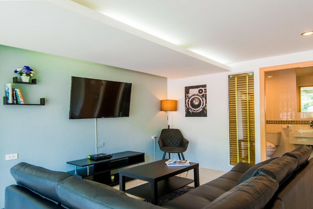 Фото Hallo Patong Hotel & Restaurant