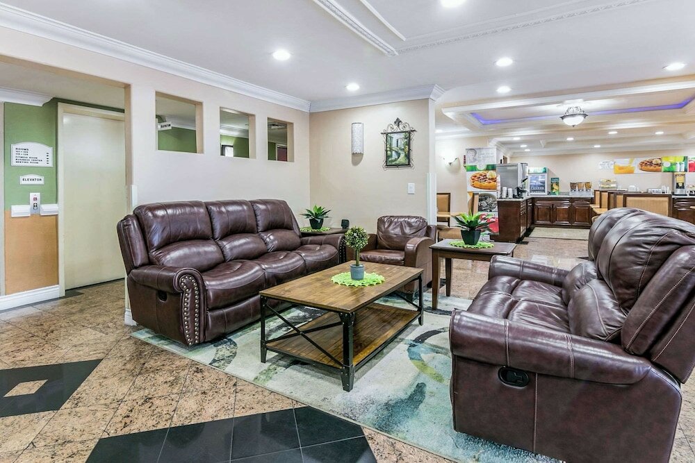 Фото Quality Inn & Suites