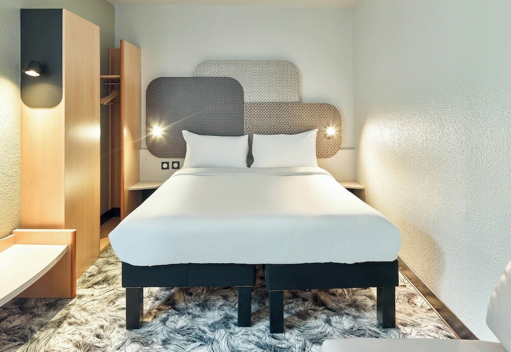 Фото B&b Hotel Versailles Le Chesnay