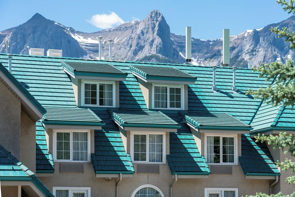 Фото Pocaterra Inn and Waterslide