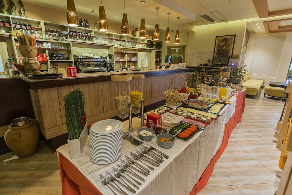 Фото Hotel Lirak