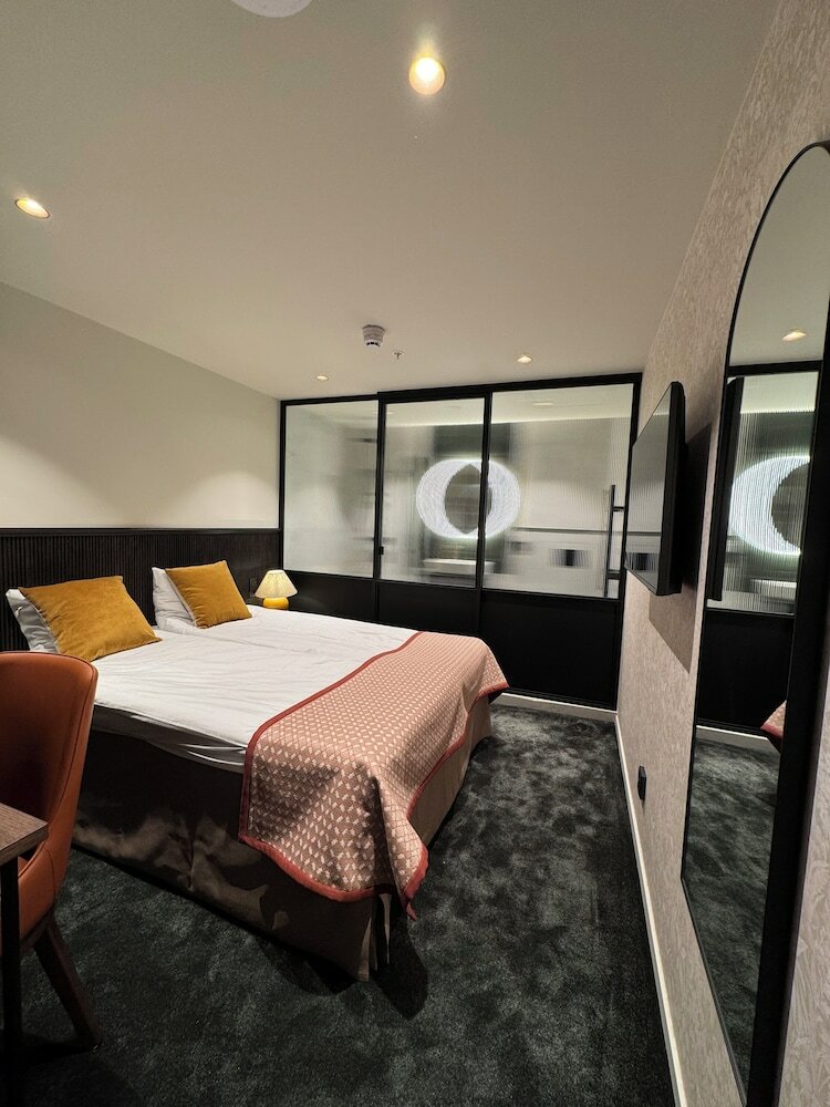 Фото Crystal Plaza Hotel