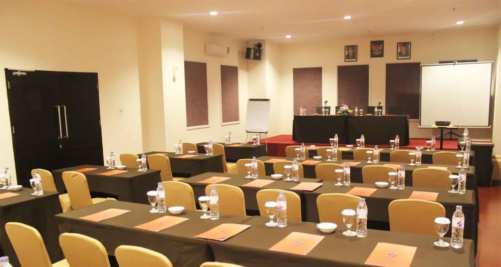 Фото Hotel Grand Imawan