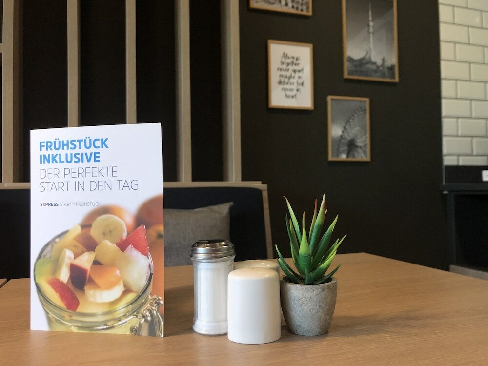 Фото Holiday Inn Express Munich - Olympiapark, an Ihg Hotel