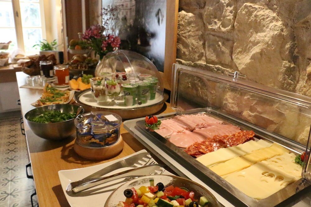 Фото Hotel At the White Lily