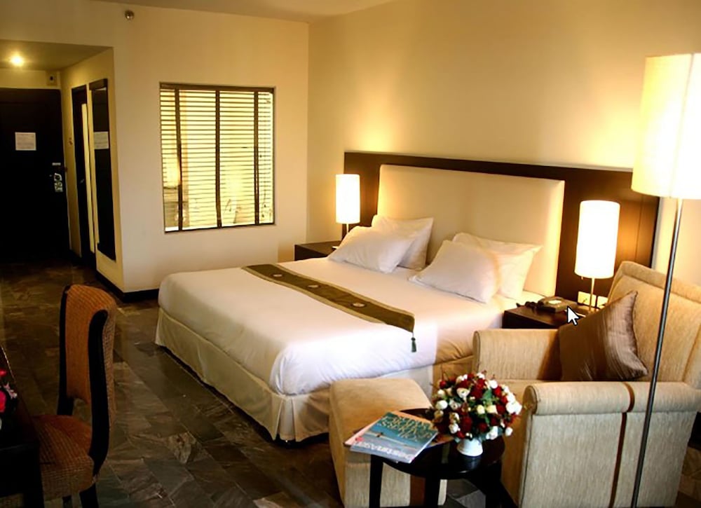 Фото Royal Lanna Hotel