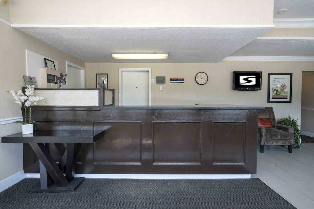 Фото Sandman Inn Blue River