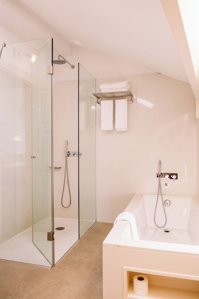 Фото Emaj Guimarães Boutique Hotel