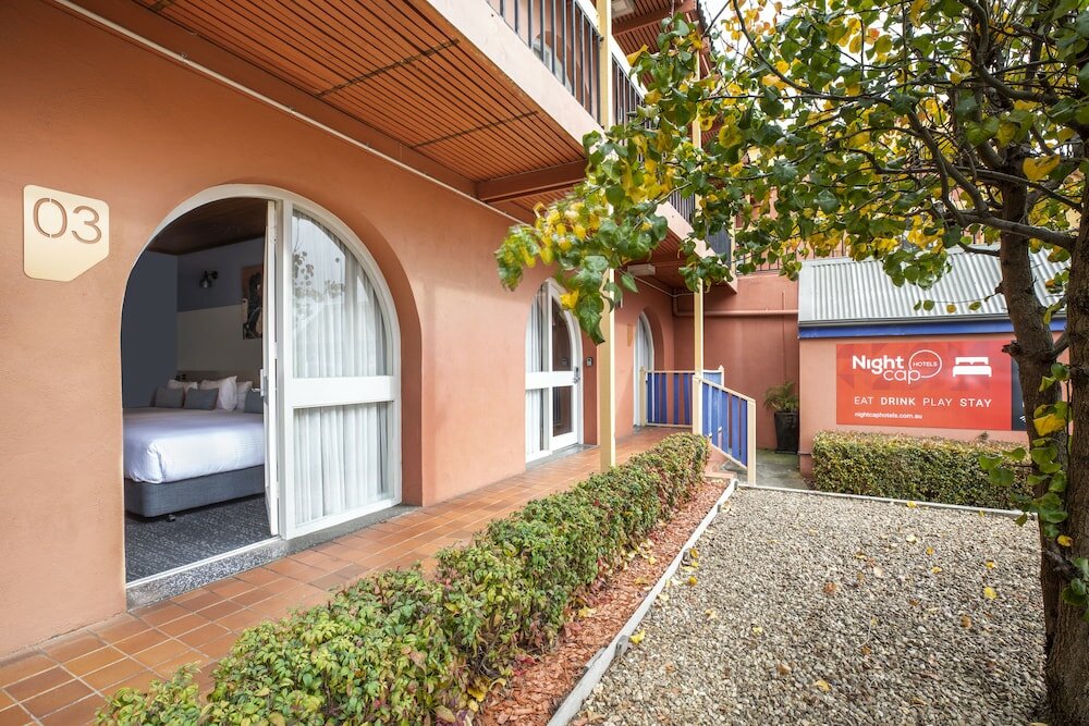 Фото Nightcap at Federal Hotel Mt Gambier