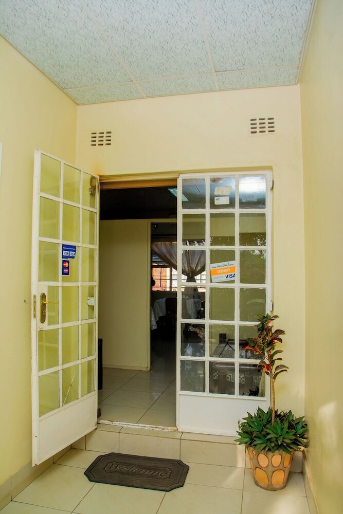 Фото Mosi-O-Tunya Executive Lodge