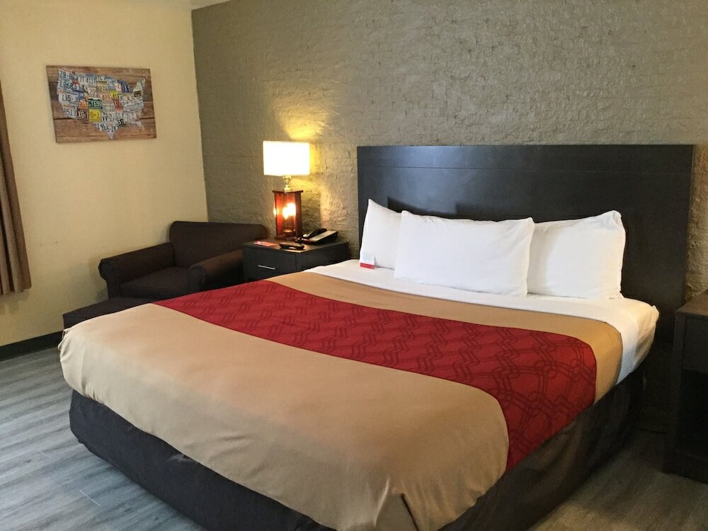 Фото Econo Lodge Metro