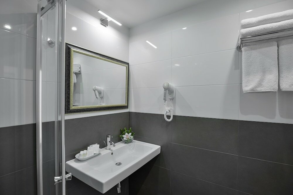 Фото Hotel Garden Court