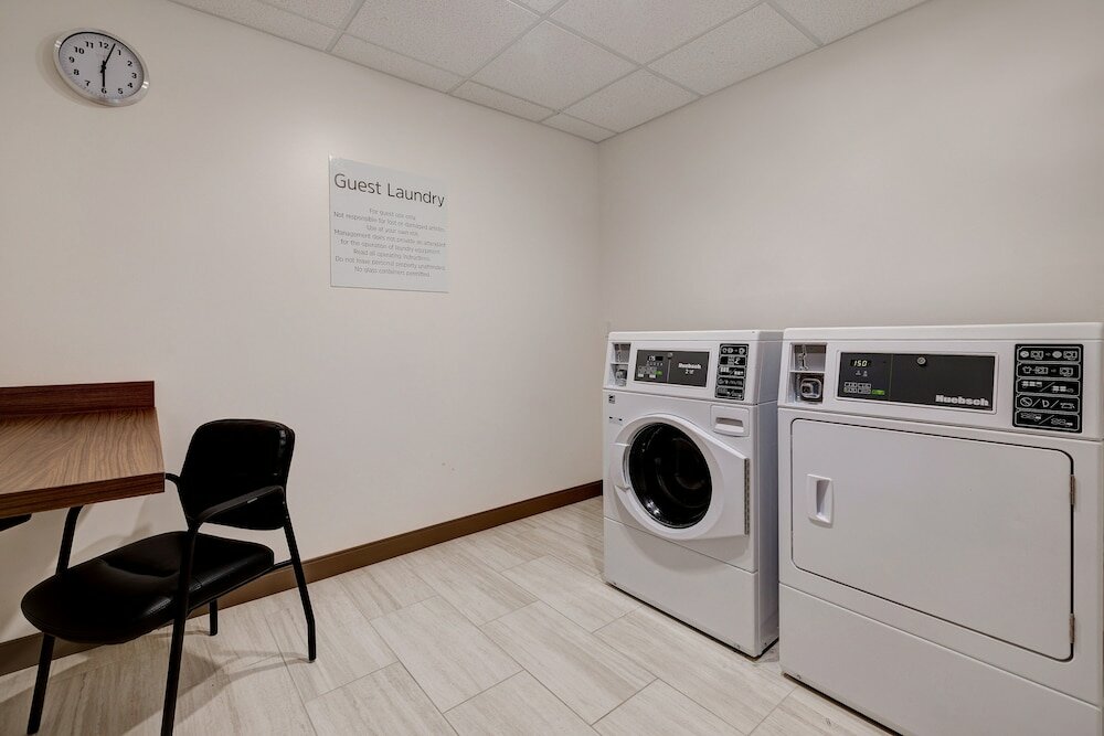 Фото Holiday Inn Express And Suites Detroit Dearborn, an Ihg Hotel