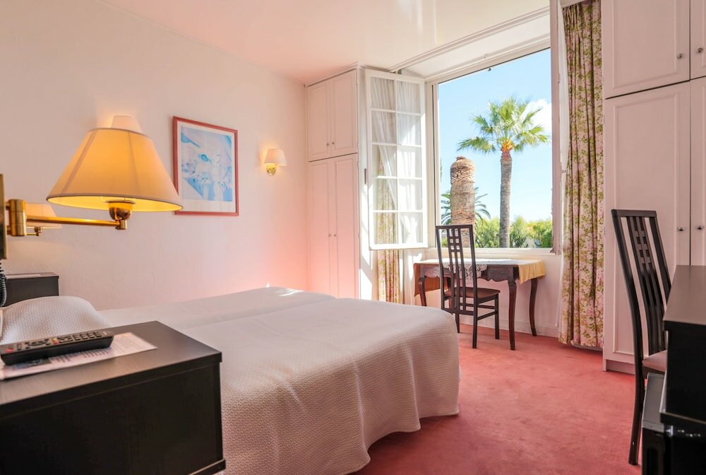 Фото Hotel des Mimosas