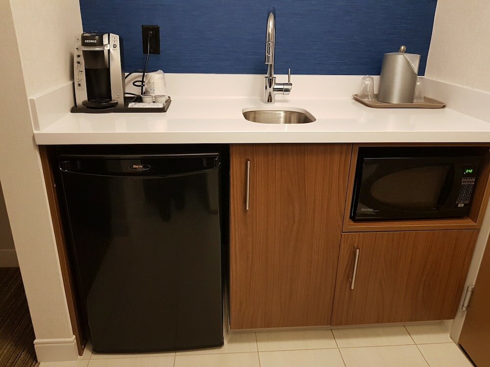 Фото Holiday Inn Express & Suites Surrey, an Ihg Hotel