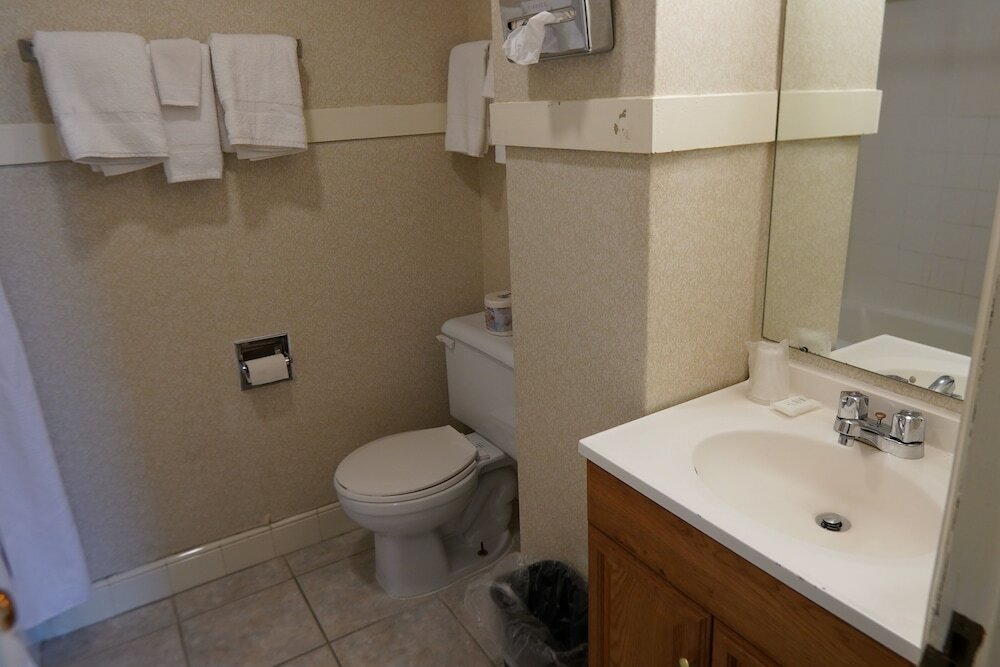 Фото Prince Arthur Waterfront Hotel & Suites