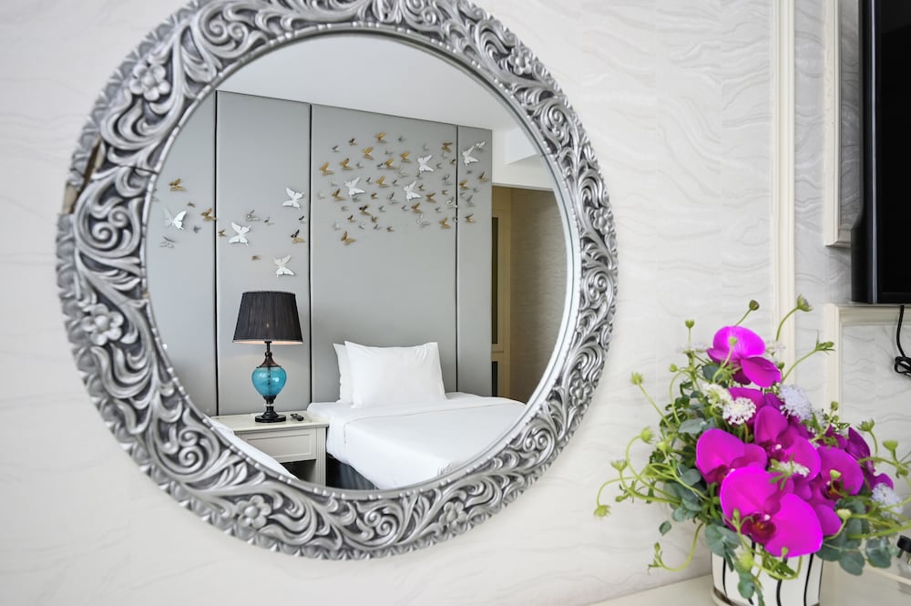 Фото California Saigon Hotel & Rooftop Pool