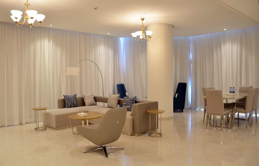 Фото The Lodge Suites