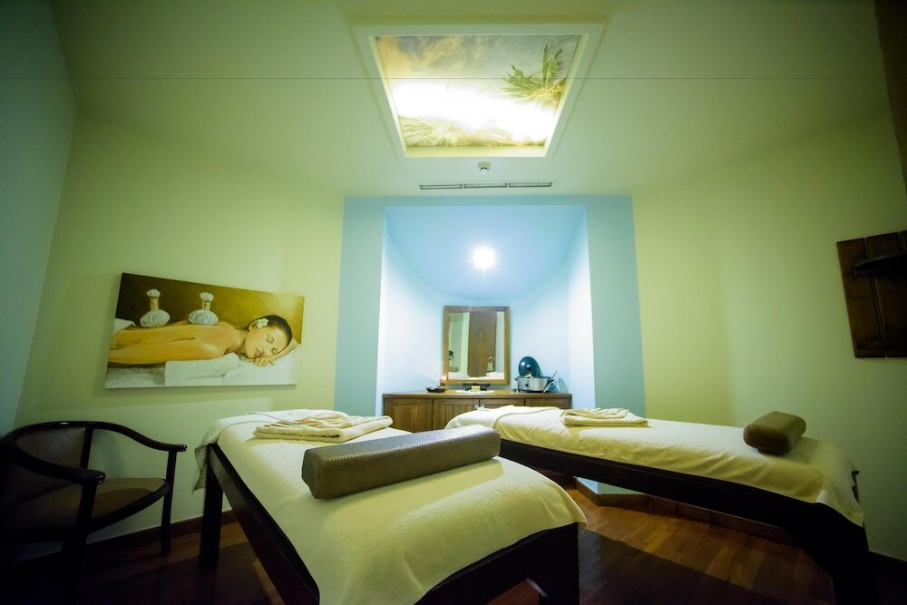 Фото Carols Beau Rivage Hotel