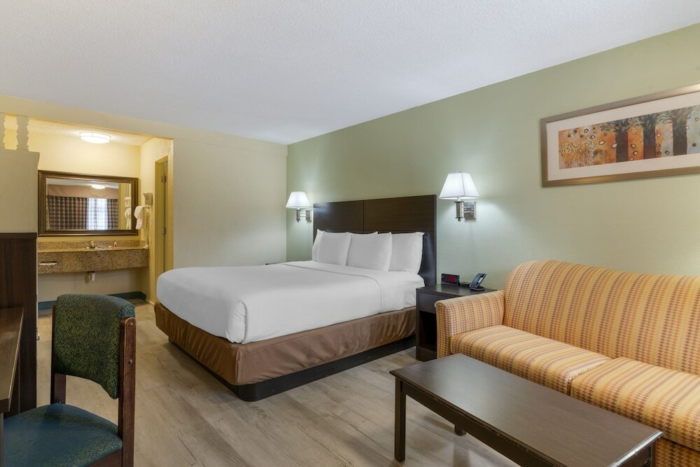 Фото University Inn & Suites