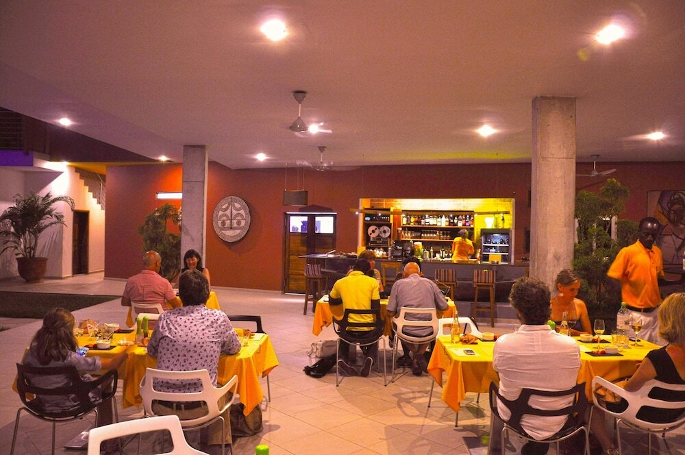 Фото Leo's Beach Hotel & Restaurant - Adults Only