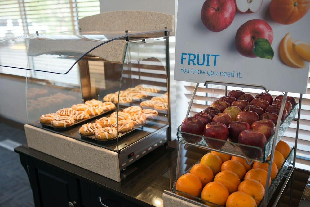 Фото Holiday Inn Express Hotel & Suites Chanhassen, an Ihg Hotel