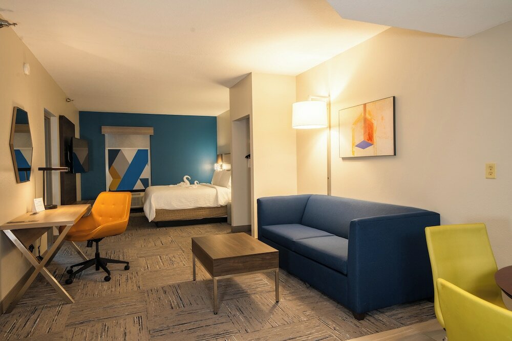 Фото Holiday Inn Express Hotel & Suites Tampa Northwest - Oldsmar, an Ihg Hotel