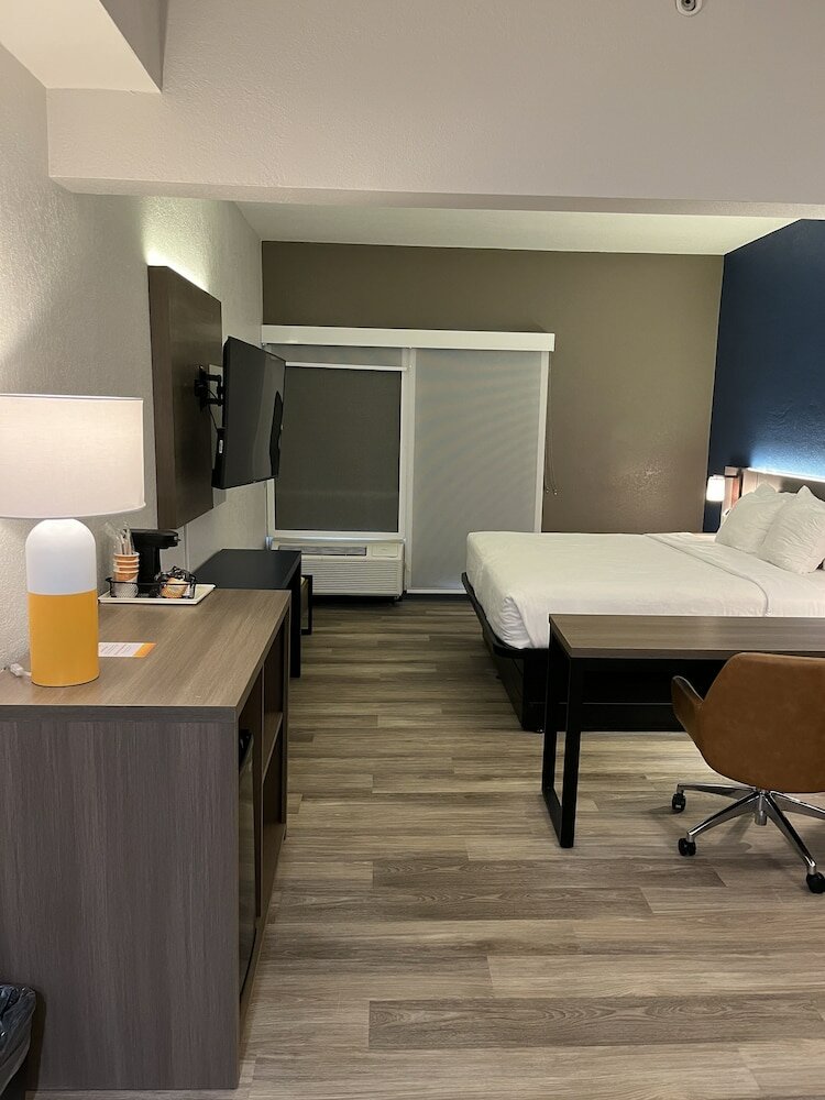 Фото Comfort Suites Clearwater - Dunedin