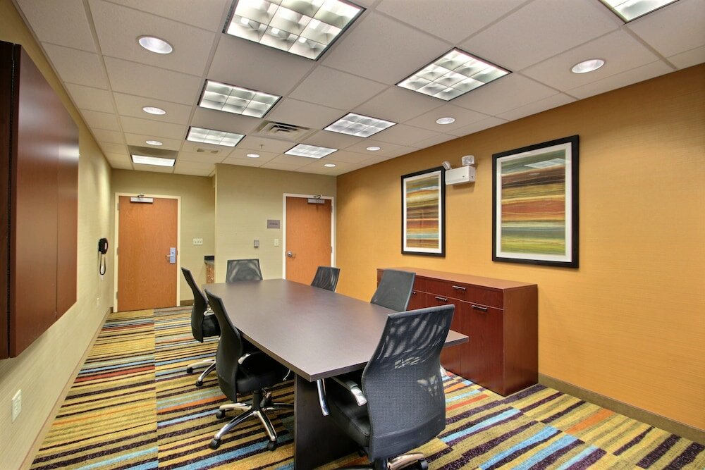 Фото Fairfield Inn & Suites by Marriott Milwaukee Airport