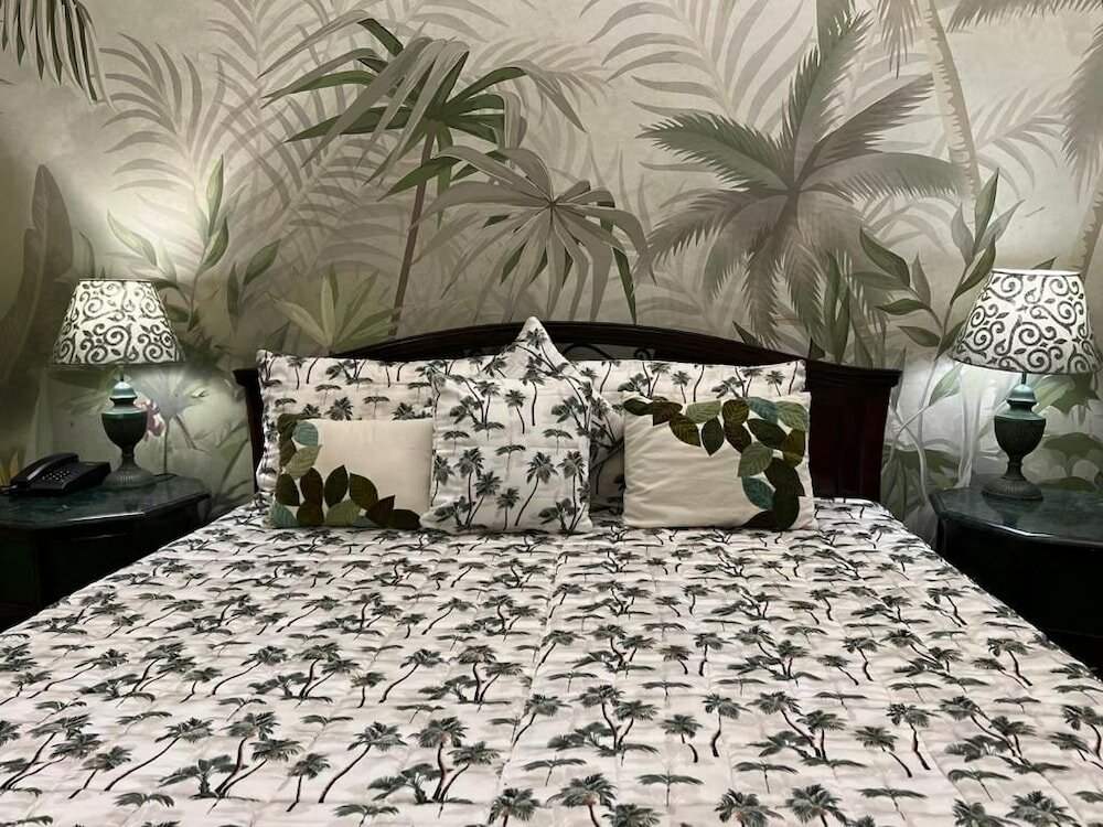 Фото On The House