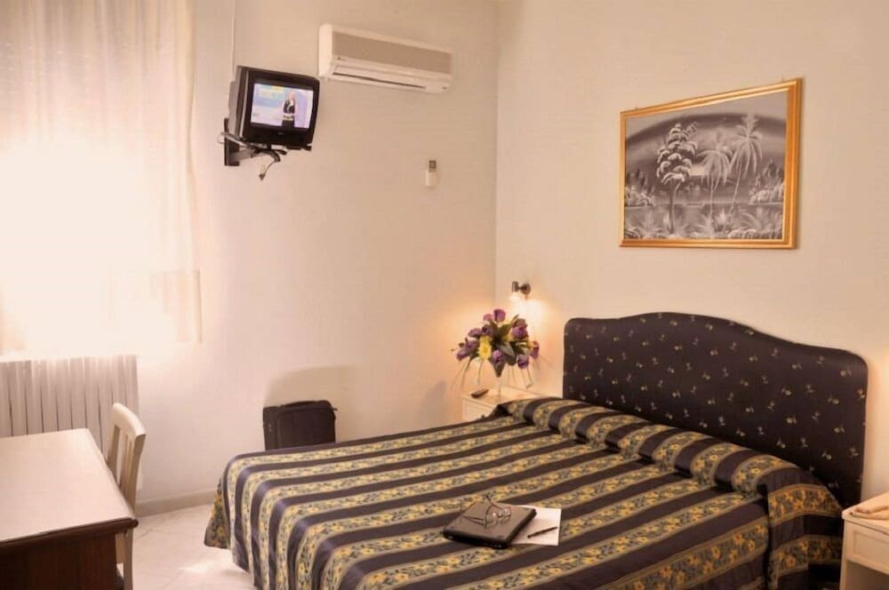 Фото Genius Hotel