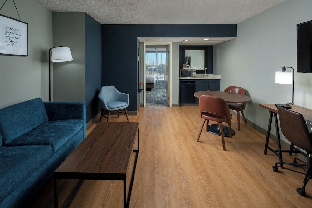 Фото Four Points by Sheraton Suites Tampa Airport Westshore