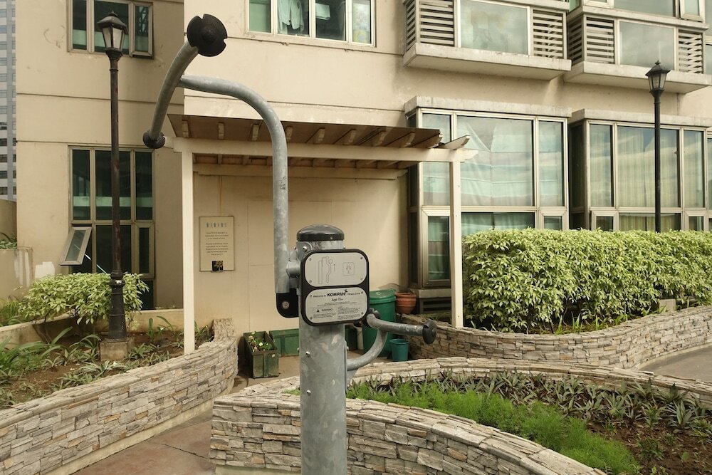 Фото Luxury Condo at Forbeswood Parklane