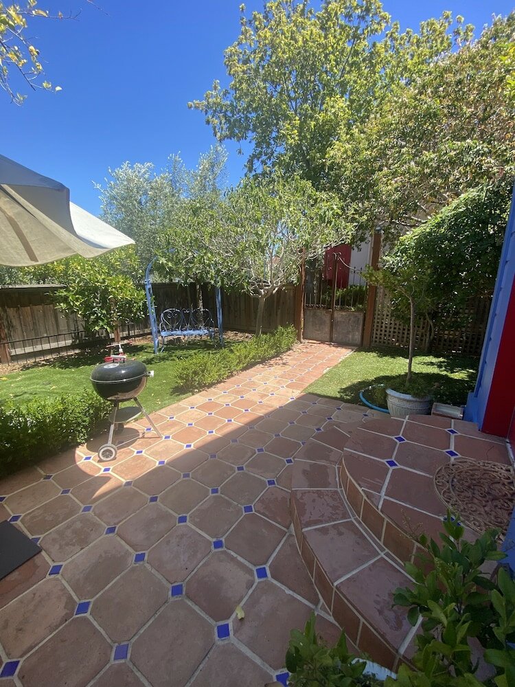 Фото Metro Hotel and Cafe