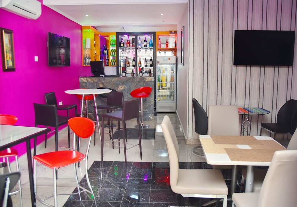 Фото Somerset Suites