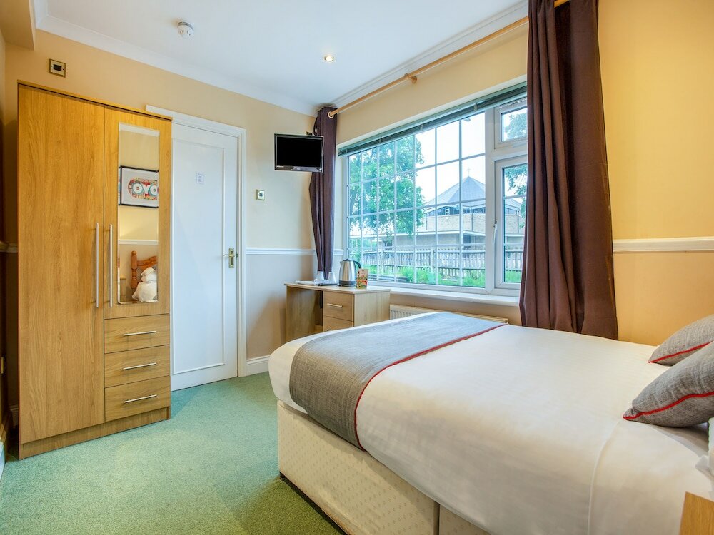 Фото Flexistay Ambers Gatwick Aparthotel