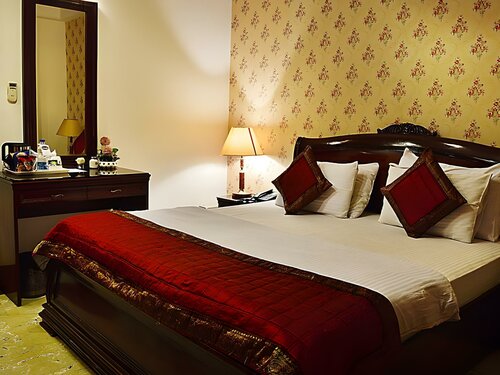 Гостиница Hotel Emperor Palms at Karol Bagh в Дели