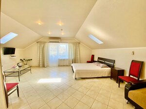 Гостиница Red hall (Promyshlennaya ulitsa, 18/2), hotel