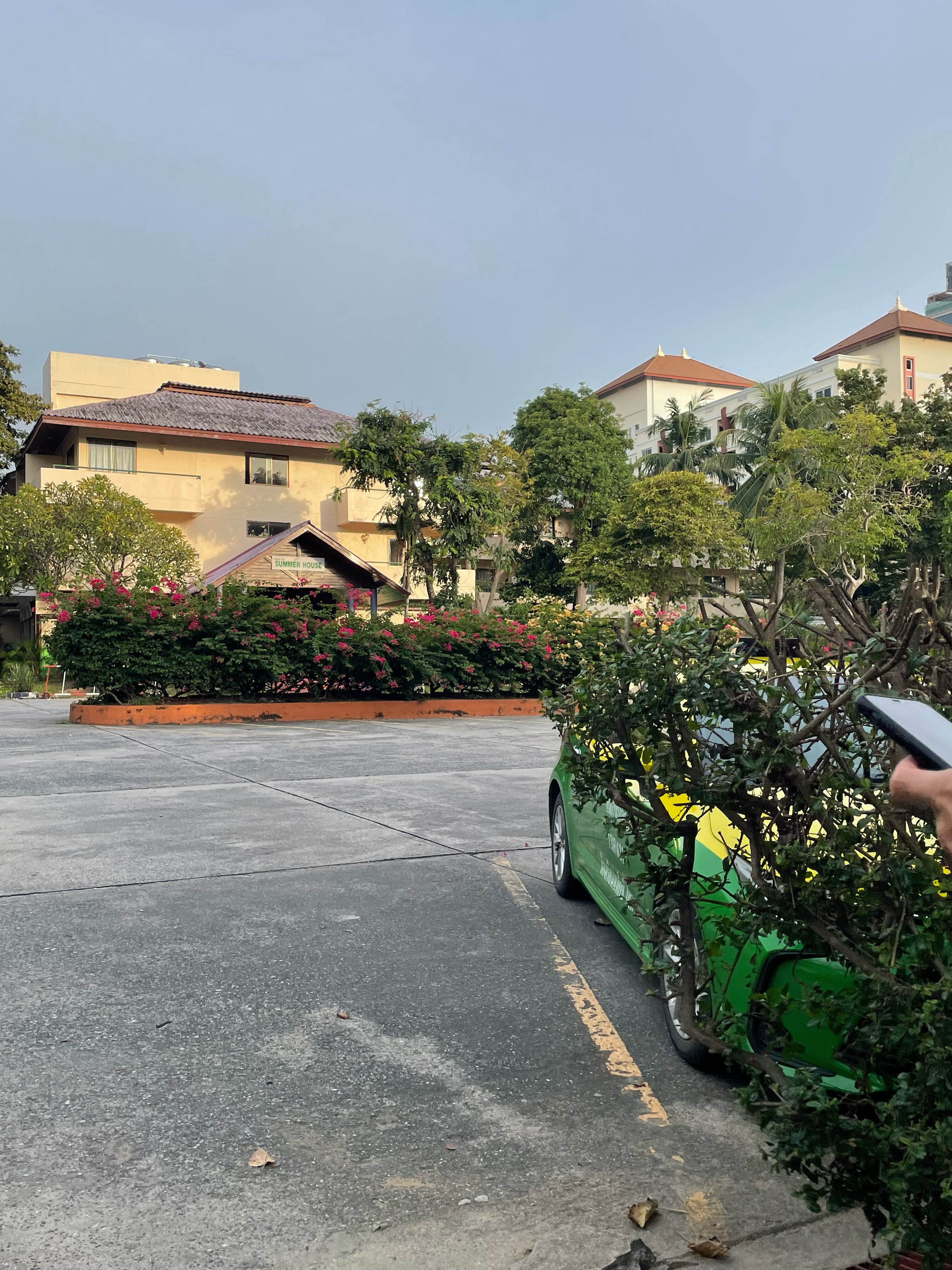 Фото Let's Hyde Pattaya Resort & Villas