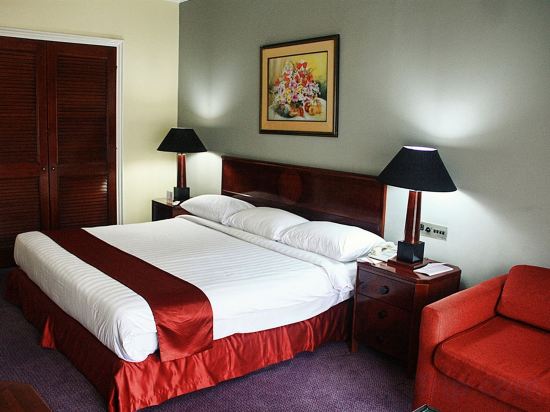 Фото Surabaya Suites Hotel Powered by Archipelago