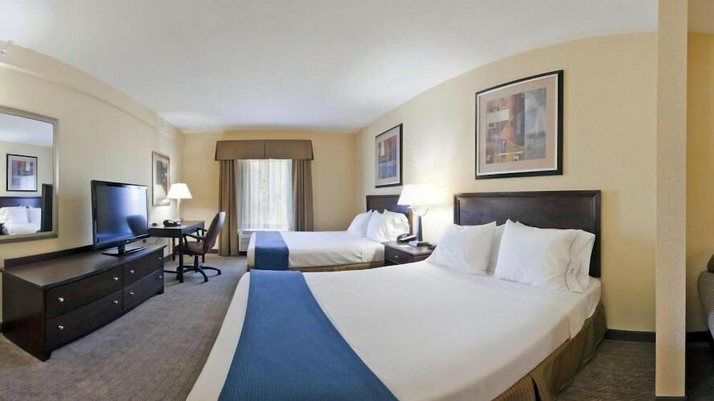 Фото Holiday Inn Express Hotel & Suites Clearwater/Us 19 N, an Ihg Hotel