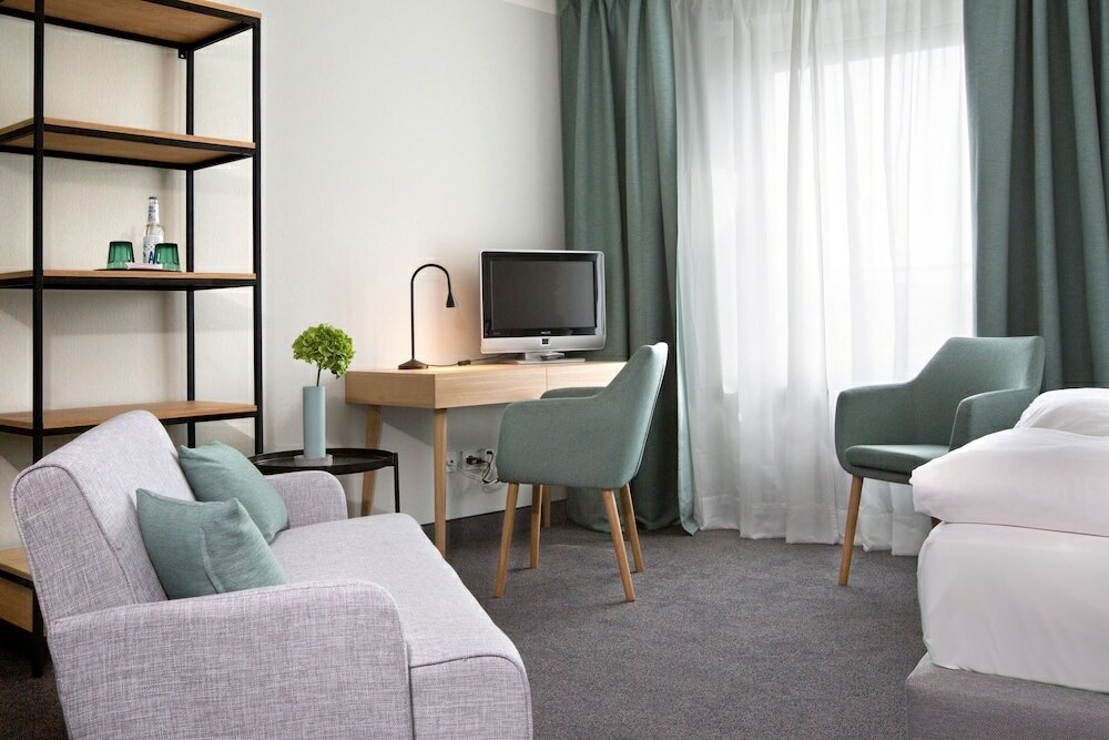 Фото Hotel Rotkreuzplatz